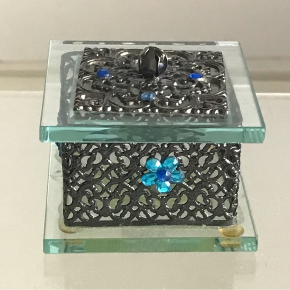 Ornate Filigree Metal Silver Tone/Rhinestones & Glass Small Trinket Jewelry Box - Picture 4 of 15
